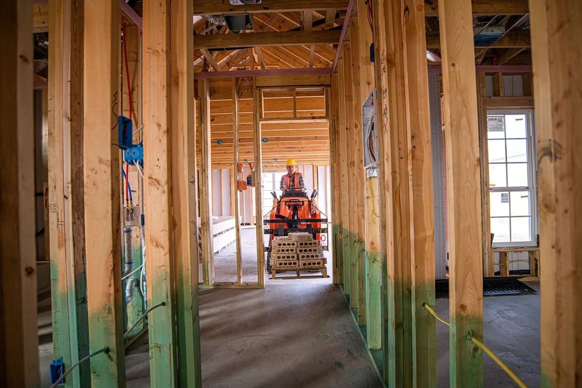 SCL1000 moving through residential construction
