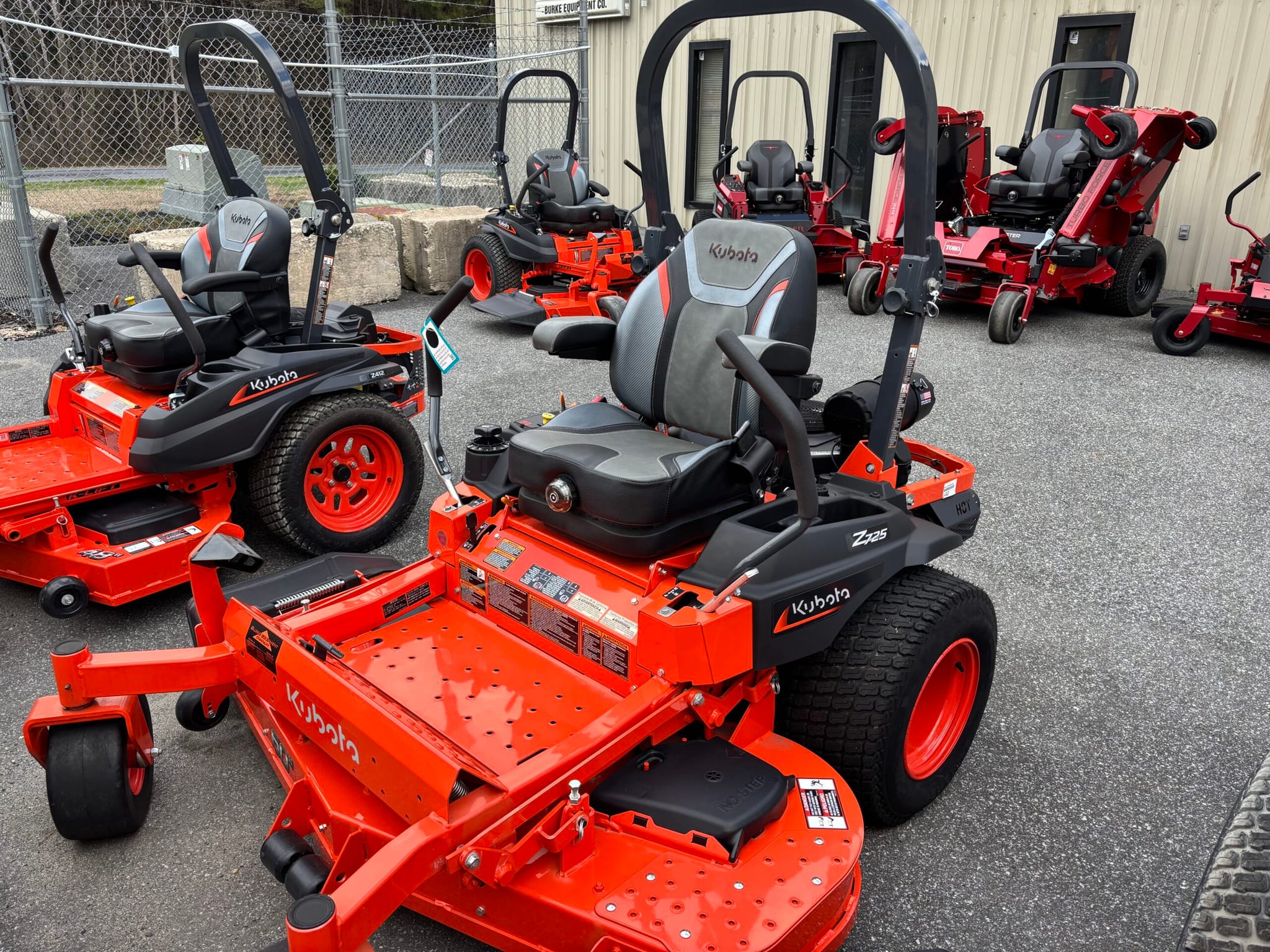 Kubota Z725KHNC-60″ Commercial Zero Turn Mower – MANAGER’S SPECIAL
