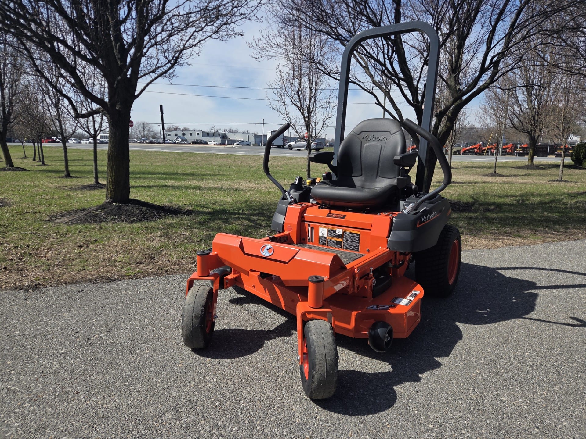 Kubota Z232KW-42 – 42″ Zero Turn Mower